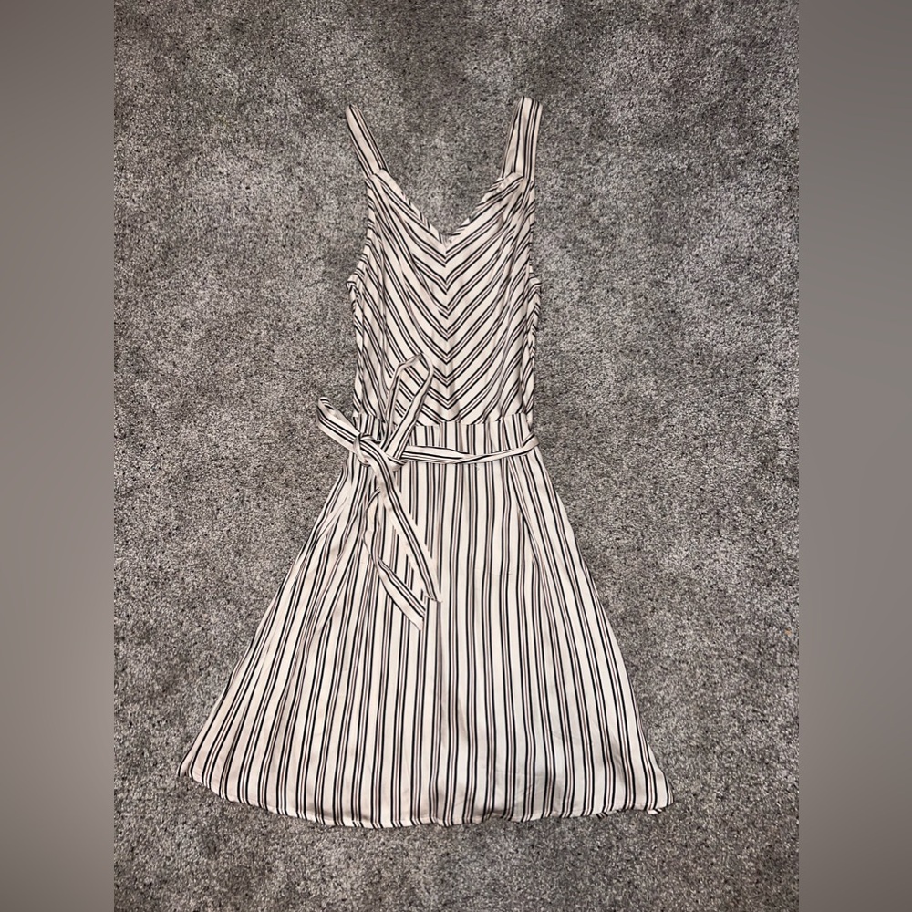 A New Day dress. Size XS. Tie waist.